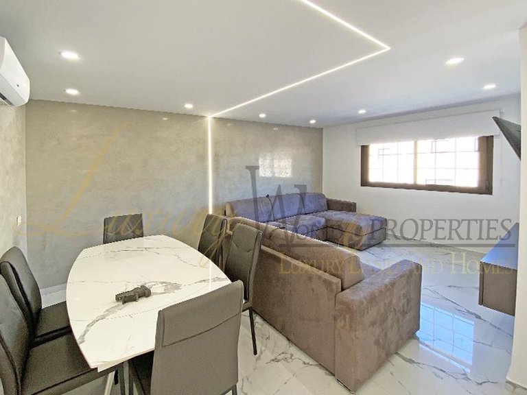 Villa for Sale in Fanabe Pueblo, Tenerife, España 4