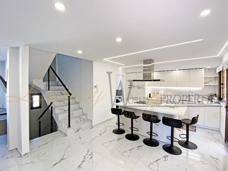 Villa for Sale in Fanabe Pueblo, Tenerife, España 7