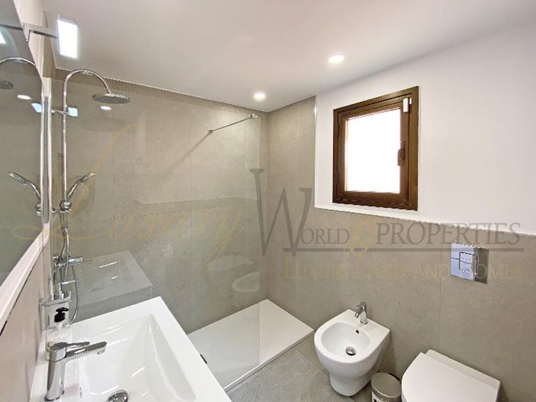 Villa for Sale in Fanabe Pueblo, Tenerife, España 32