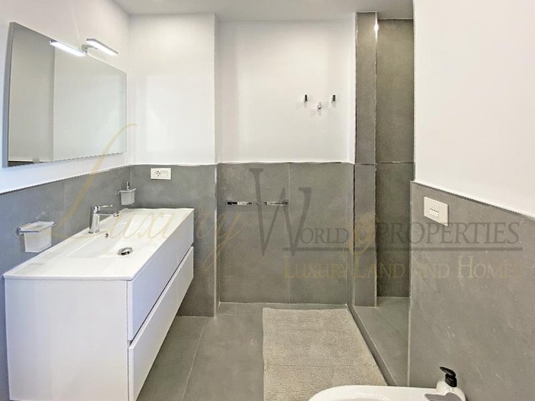 Villa for Sale in Fanabe Pueblo, Tenerife, España 14