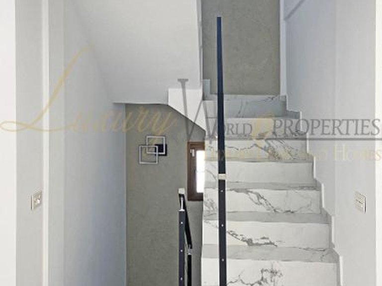 Villa for Sale in Fanabe Pueblo, Tenerife, España 17