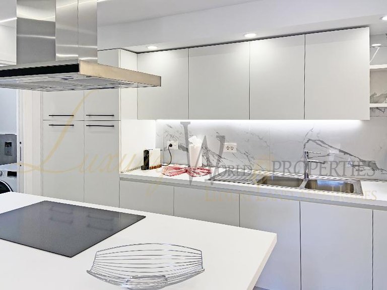 Villa for Sale in Fanabe Pueblo, Tenerife, España 11