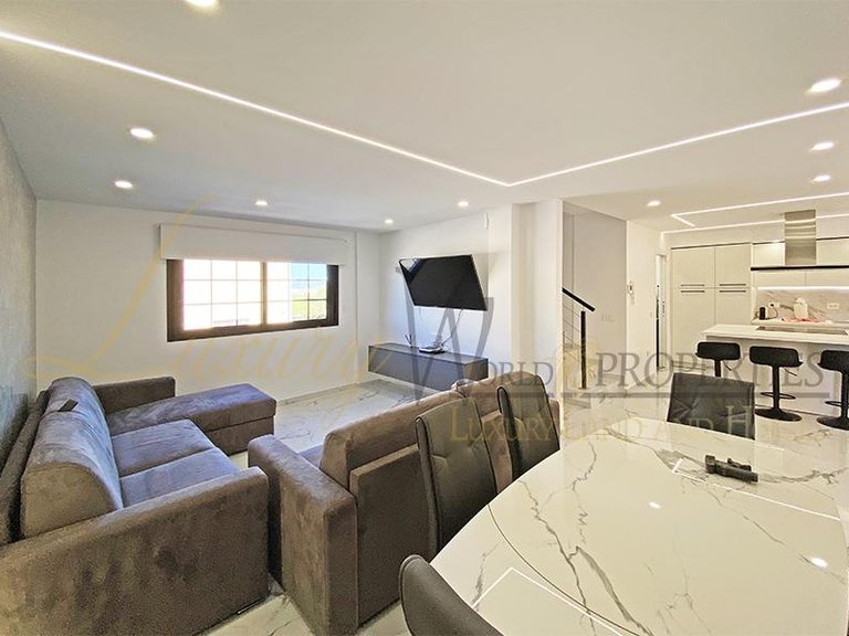 Villa for Sale in Fanabe Pueblo, Tenerife, España 2