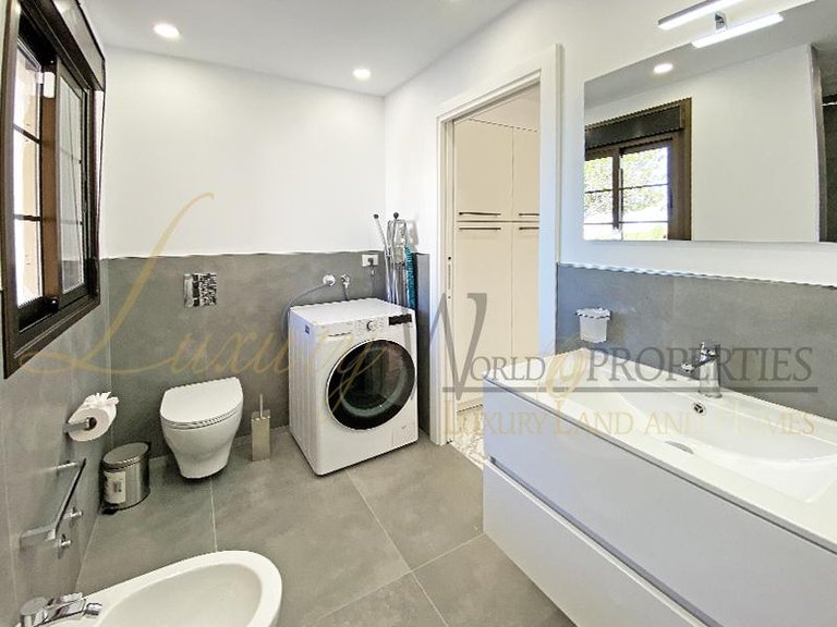 Villa for Sale in Fanabe Pueblo, Tenerife, España 15