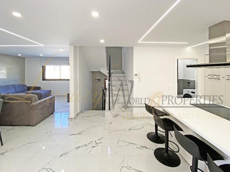 Villa for Sale in Fanabe Pueblo, Tenerife, España 8