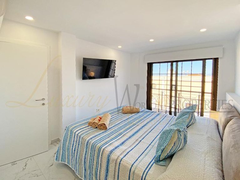 Villa for Sale in Fanabe Pueblo, Tenerife, España 19