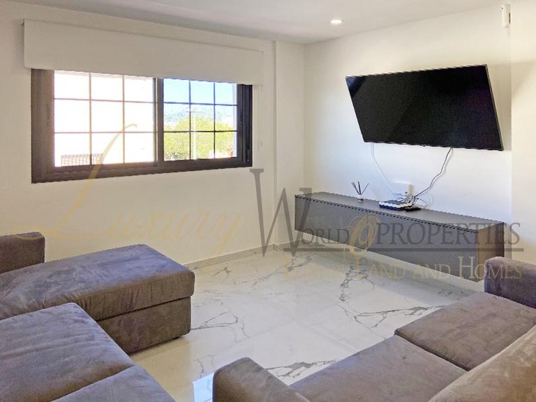 Villa for Sale in Fanabe Pueblo, Tenerife, España 3