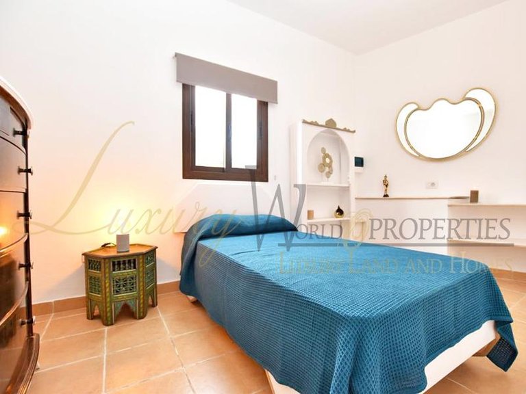 Villa for Sale in Cabo Blanco, Tenerife, España 12