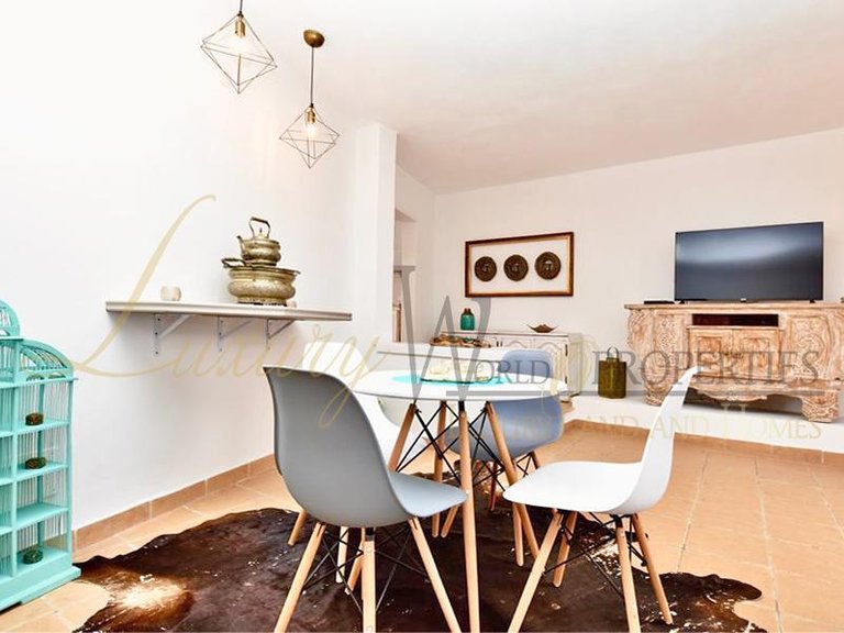 Villa for Sale in Cabo Blanco, Tenerife, España 8