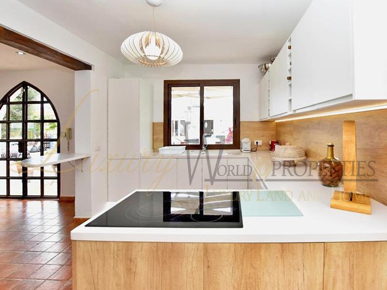 Villa for Sale in Cabo Blanco, Tenerife, España 32