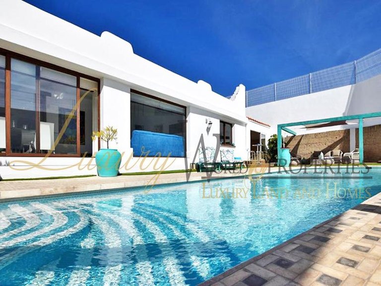Villa for Sale in Cabo Blanco, Tenerife, España 1