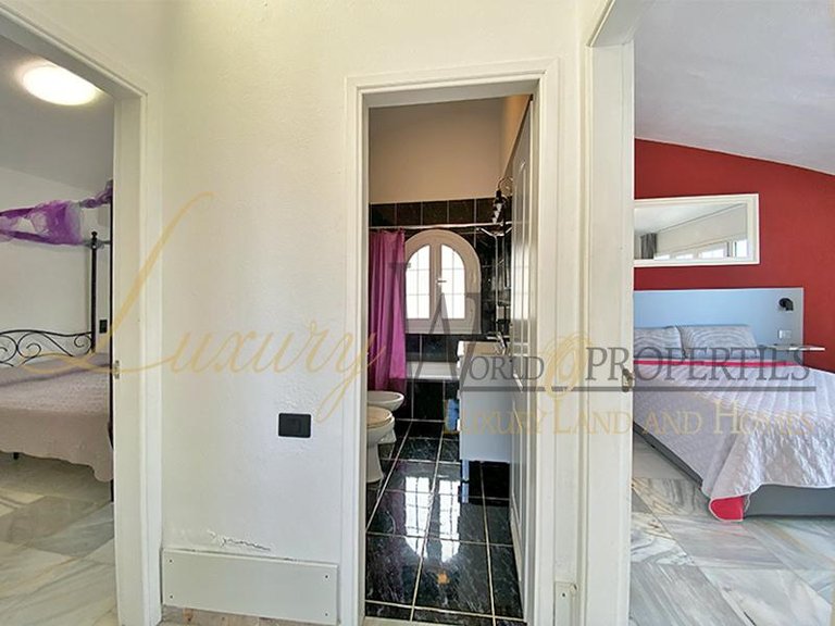 Villa for Sale in Costa Adeje, Tenerife, España 21