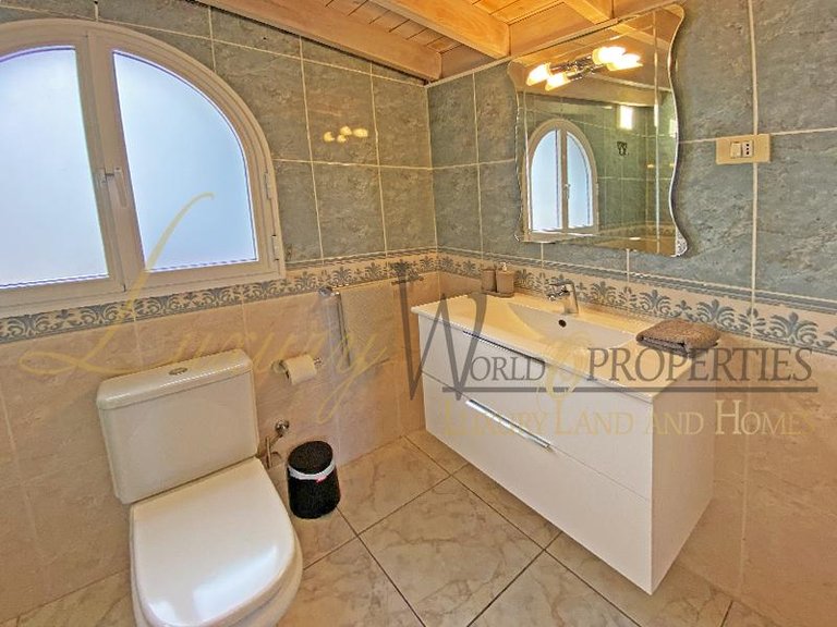 Villa for Sale in Costa Adeje, Tenerife, España 16