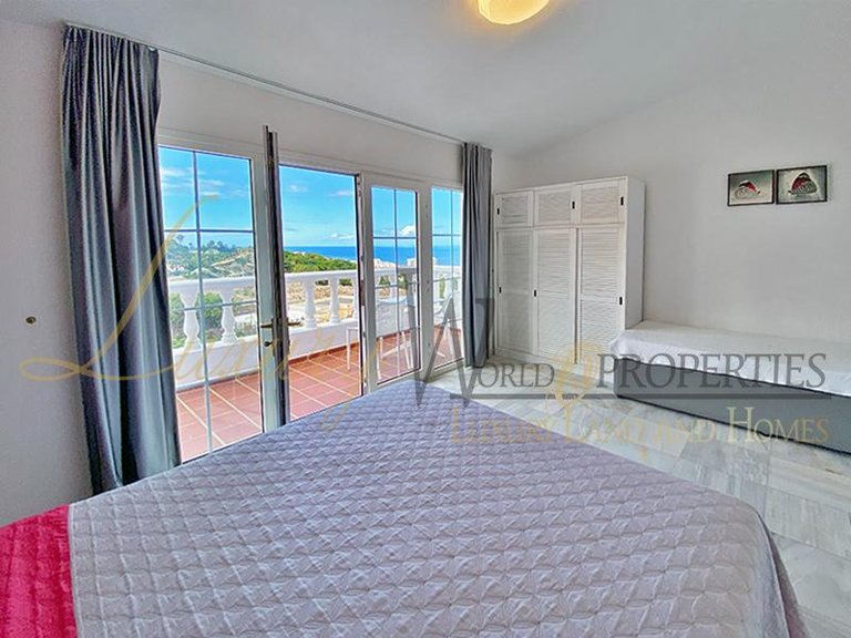 Villa for Sale in Costa Adeje, Tenerife, España 24