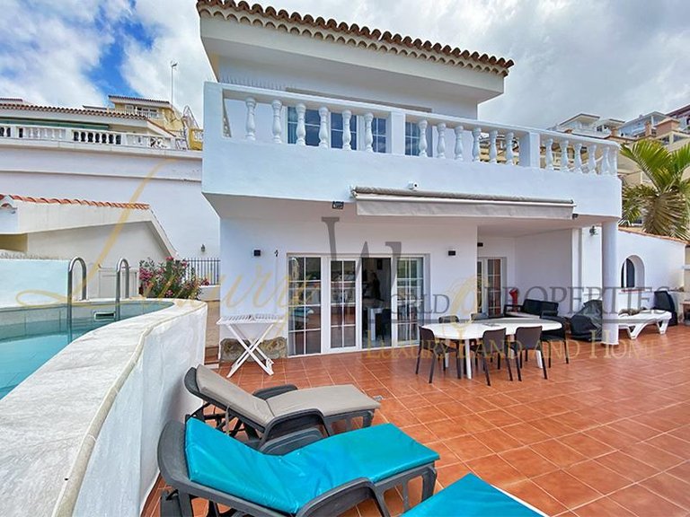 Villa for Sale in Costa Adeje, Tenerife, España 3