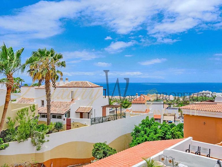 Town House for Sale in Costa Adeje, Tenerife, España 2