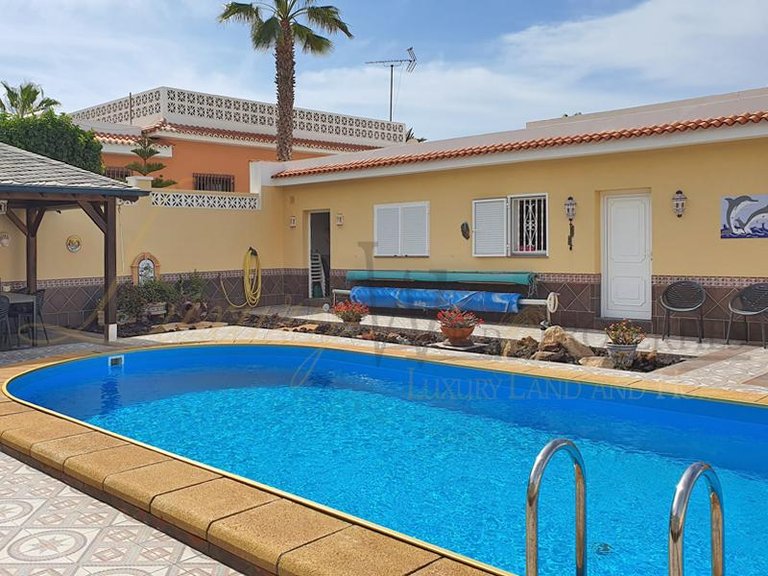 Villa for Sale in Palm Mar, Tenerife, España 3