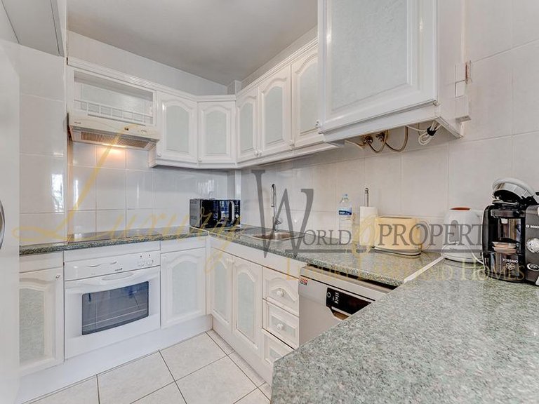 Apartment for Sale in Los Cristianos, Tenerife, España 10