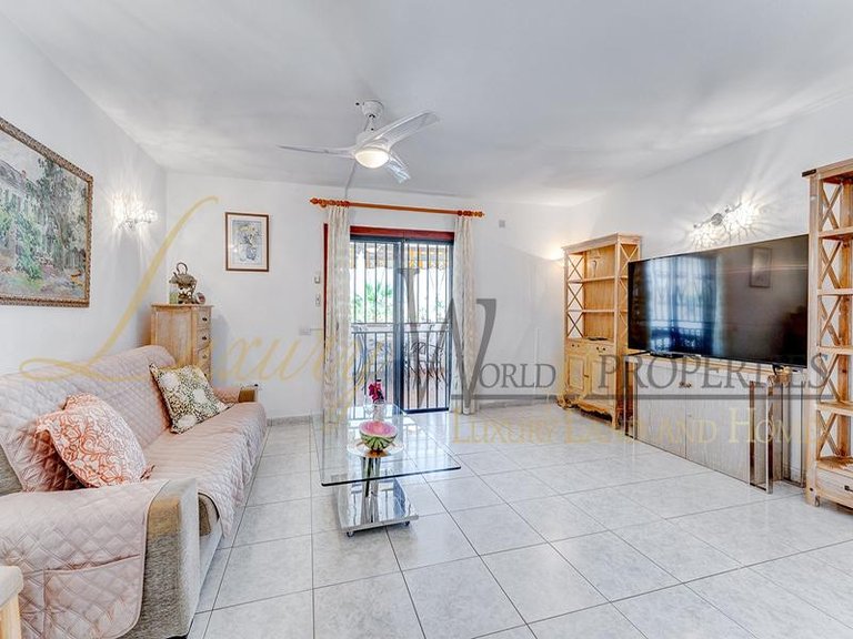 Apartment for Sale in Los Cristianos, Tenerife, España 6