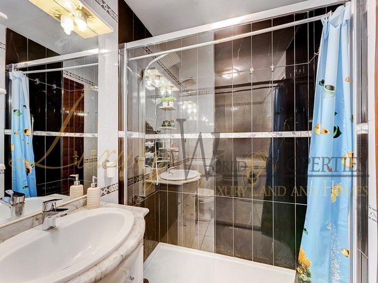 Apartment for Sale in Los Cristianos, Tenerife, España 13