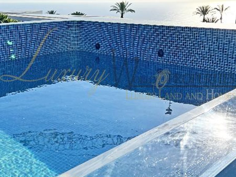 Villa for Sale in Guia De Isora, Tenerife, España 3