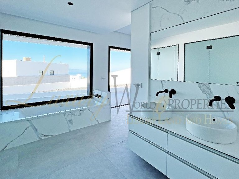 Villa for Sale in Guia De Isora, Tenerife, España 10