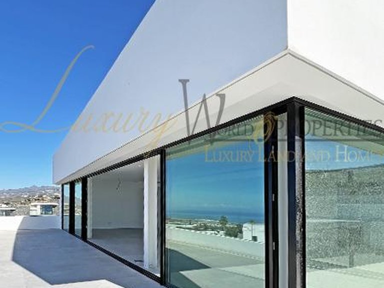 Villa for Sale in Guia De Isora, Tenerife, España 4