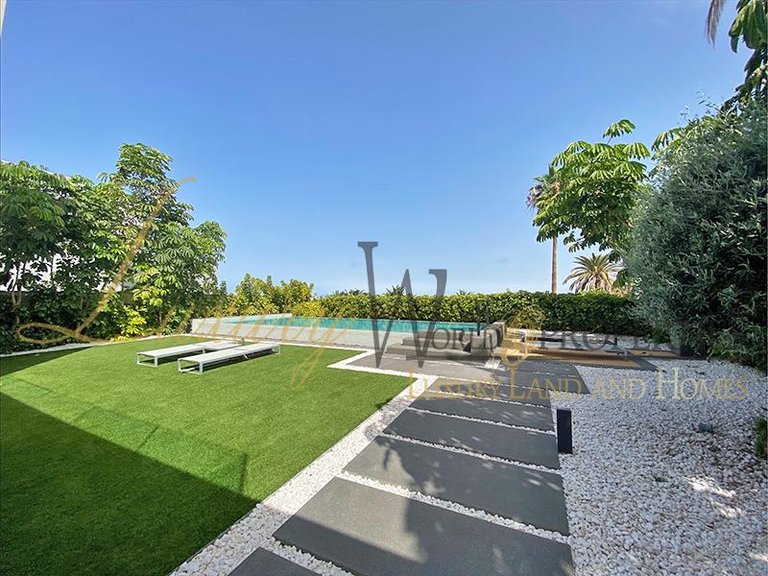 Villa for Sale in Adeje, Tenerife, España 8