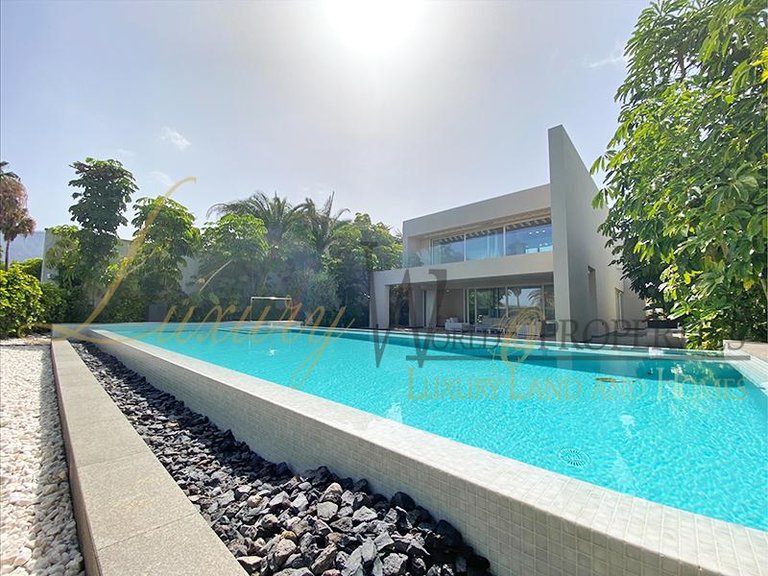 Villa for Sale in Adeje, Tenerife, España 3