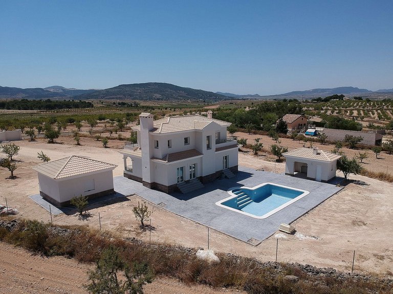 Villa for Sale in Inland Pinoso, Alicante 1