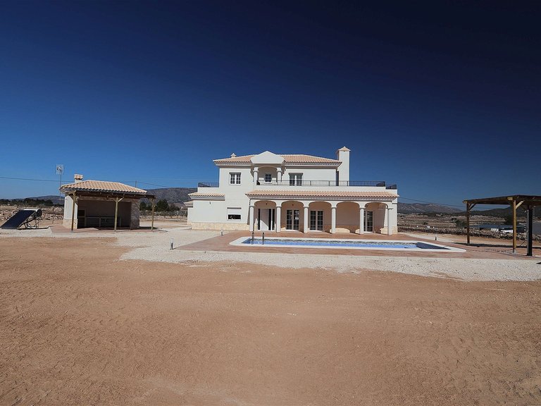 Villa for Sale in Inland Pinoso, Alicante 3