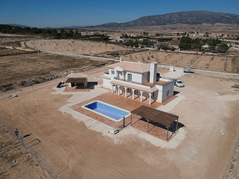 Villa for Sale in Inland Pinoso, Alicante 1