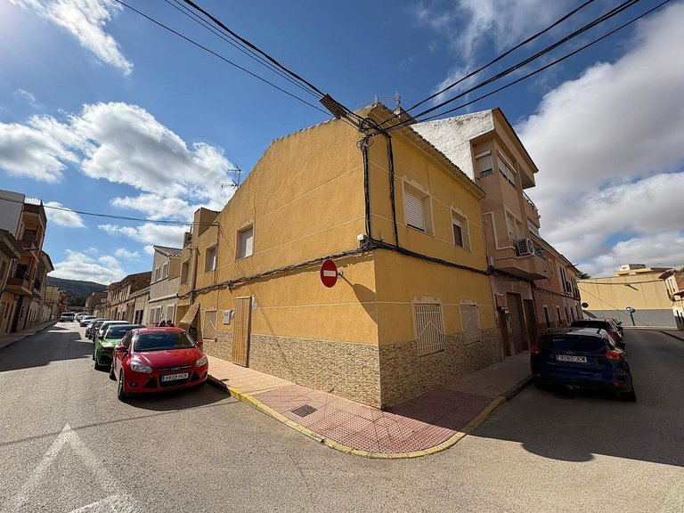Town House for Sale in Pinoso, Alicante 1