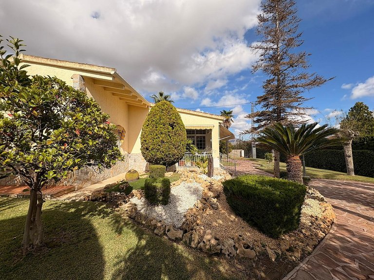 Villa for Sale in Monovar, Alicante 27
