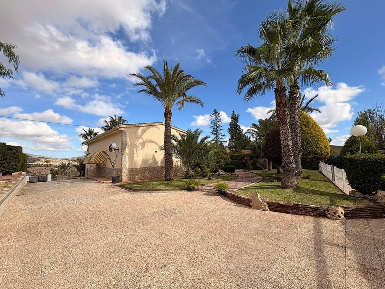 Villa for Sale in Monovar, Alicante 23