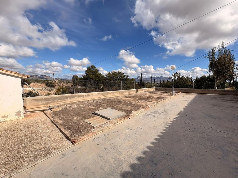 Villa for Sale in Monovar, Alicante 37
