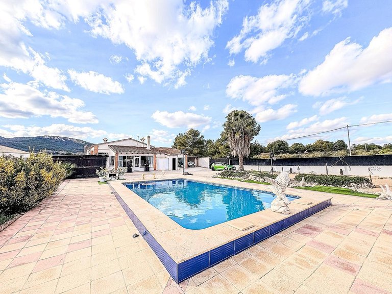 Villa for Sale in Castalla, Alicante 12