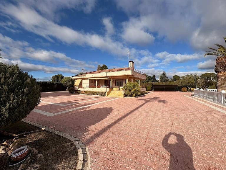 Villa for Sale in Sax, Alicante 1