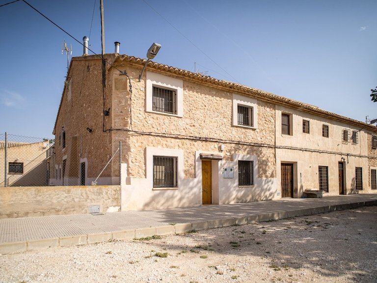 Country House for Sale in Pinoso, Alicante 3