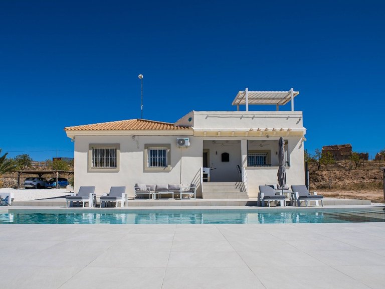 Villa for Sale in Pinoso, Alicante 5