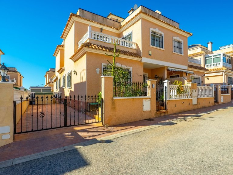 Town House for Sale in Orihuela Costa, Alicante 1