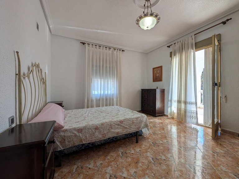 Villa for Sale in Elche, Alicante 34