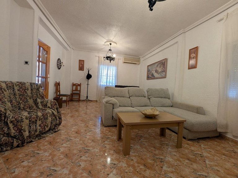 Villa for Sale in Elche, Alicante 11