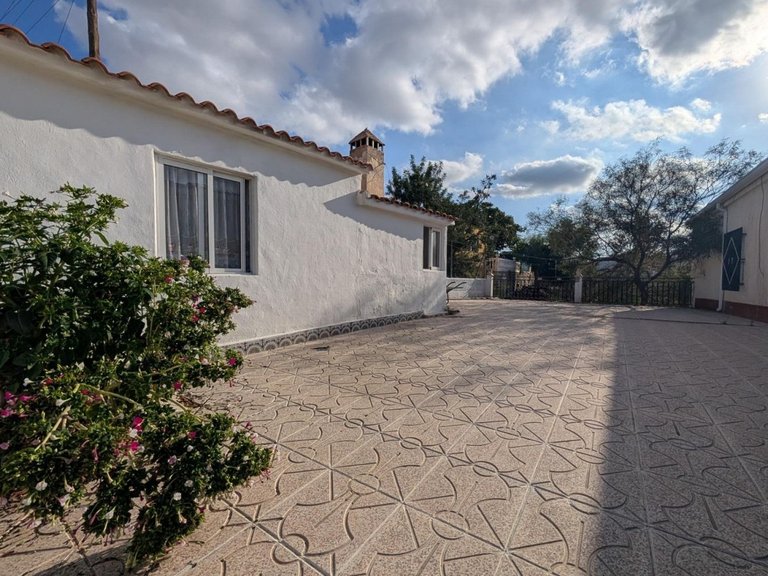 Villa for Sale in Elche, Alicante 42