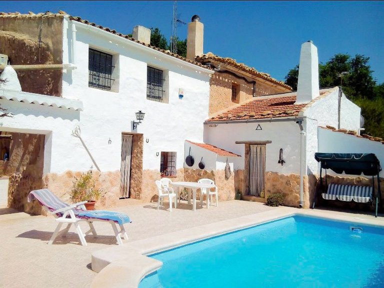 Town House for Sale in Pinoso, Alicante 1