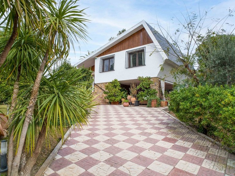 Villa for Sale in Petrer, Alicante 4