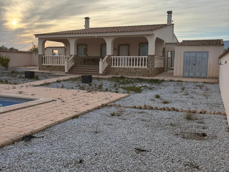 Villa for Sale in Monovar, Alicante 1