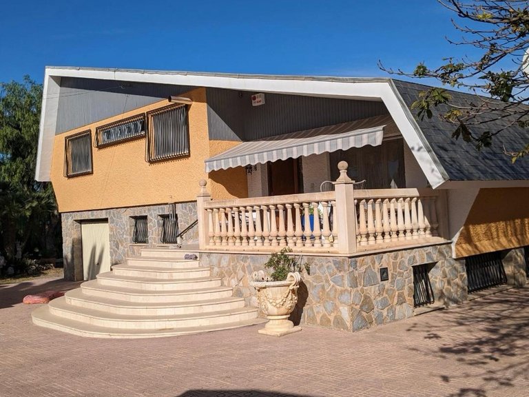 Villa for Sale in Petrer, Alicante 1