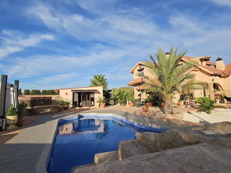 Villa for Sale in Pinoso, Alicante 4