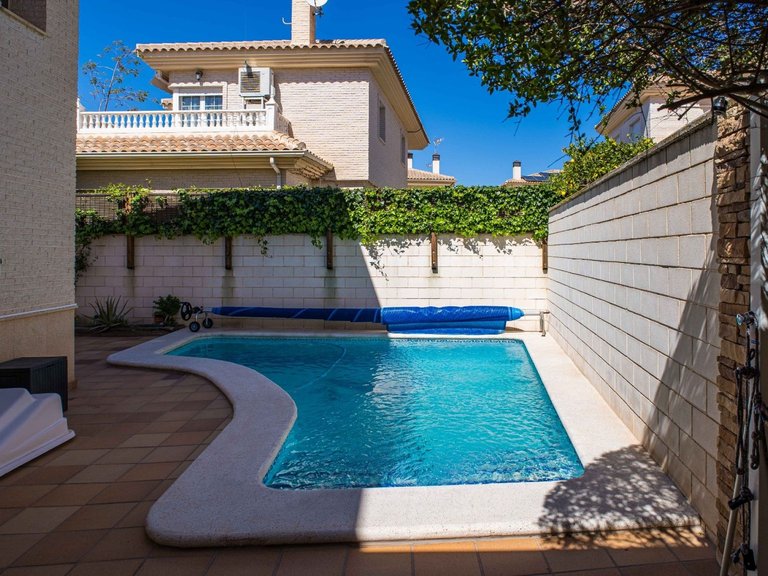 Villa for Sale in Elda, Alicante 2